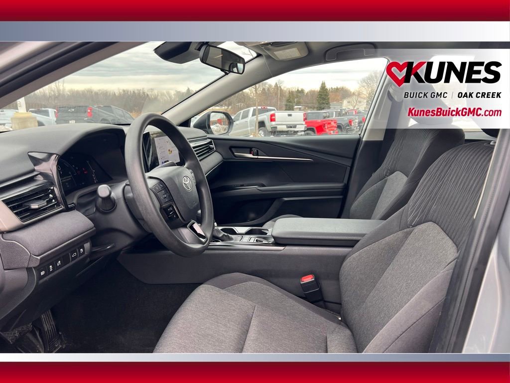 Used 2025 Toyota Camry SE image 12