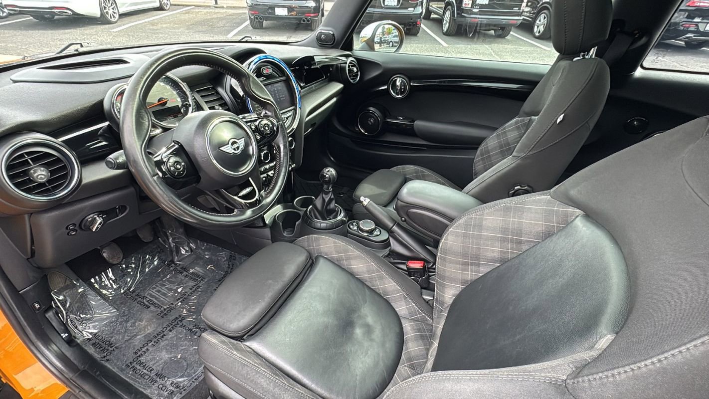 Used 2015 MINI Cooper 2-Door Hardtop FWD image 9