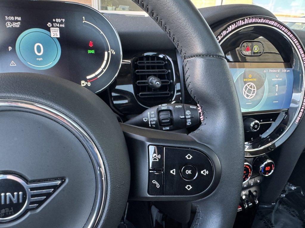 Used 2024 MINI Cooper 2-Door Hardtop FWD image 29