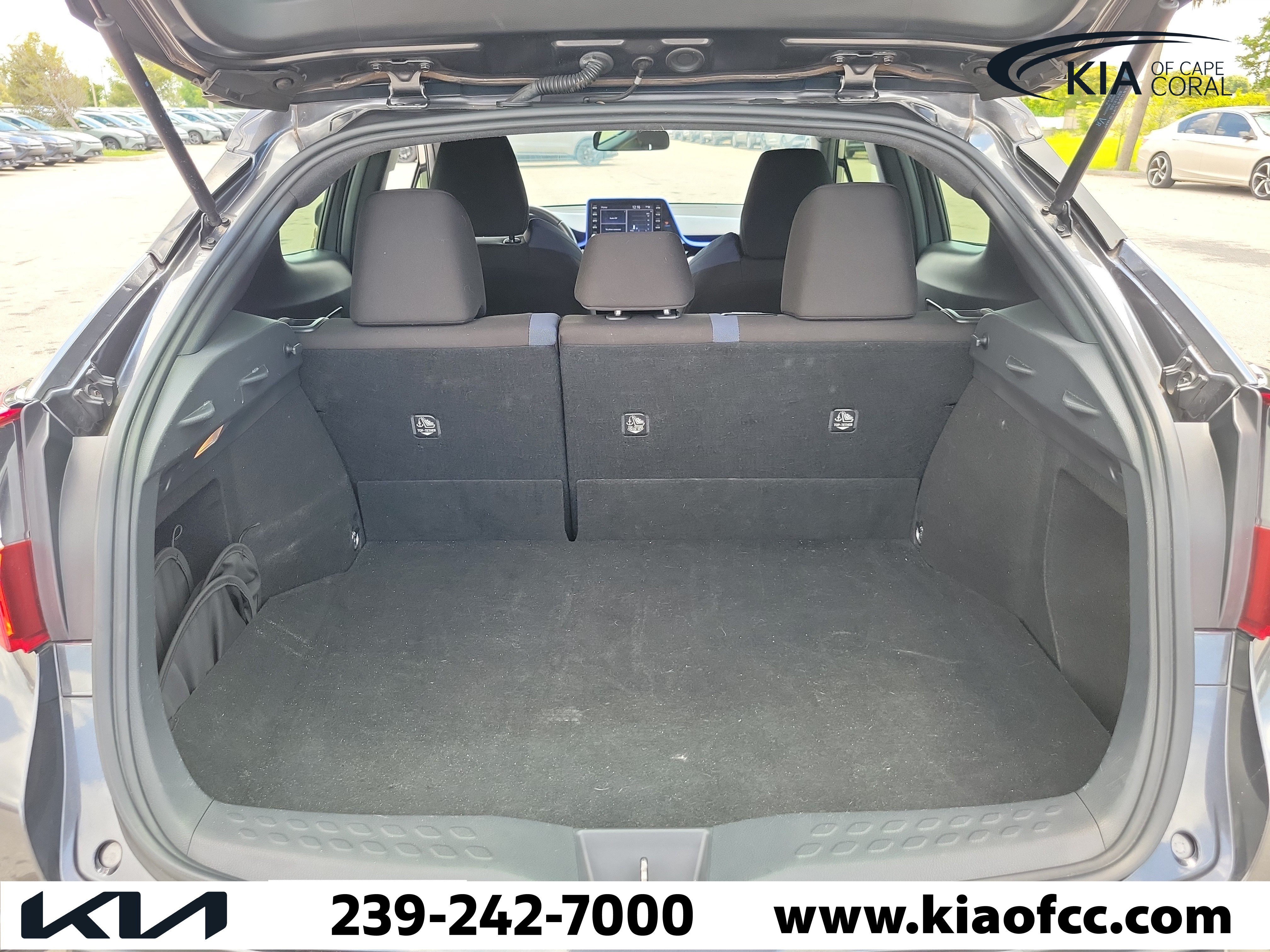 Used 2020 Toyota C-HR XLE FWD image 11