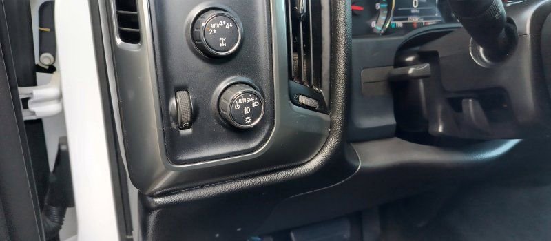 Used 2018 Chevrolet Silverado 1500 LT w/ LT Eassist Package image 14