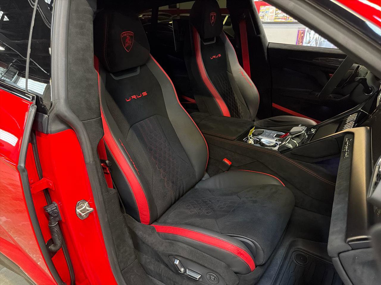 Used 2024 Lamborghini Urus Performante image 31