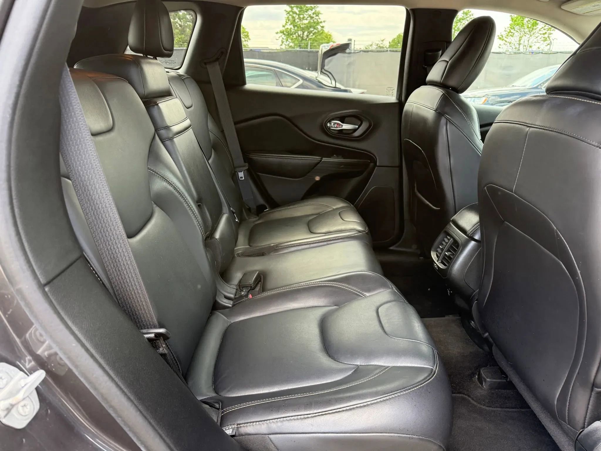 Used 2016 Jeep Cherokee Limited AWD/4WD image 20