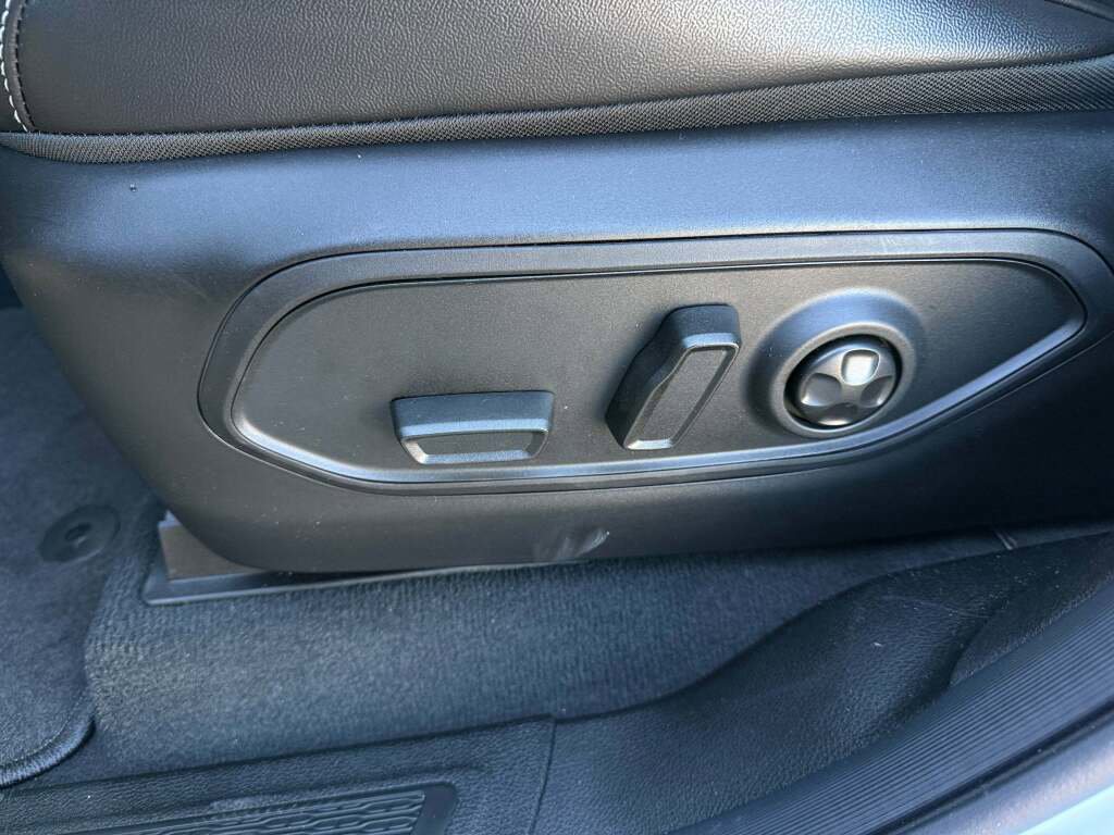 New 2026 Jeep Grand Cherokee Altitude image 28