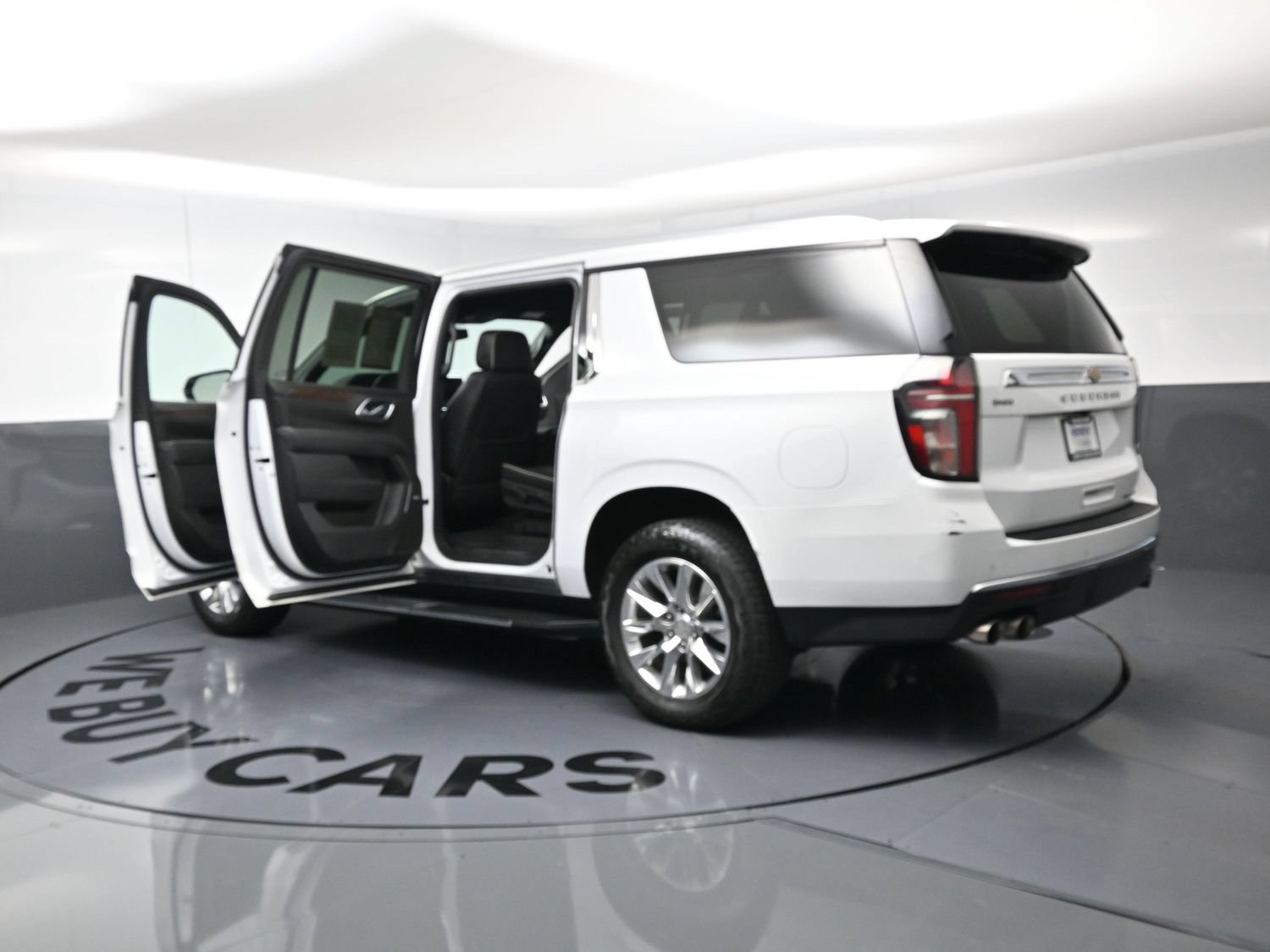 Used 2022 Chevrolet Suburban Premier RWD image 28