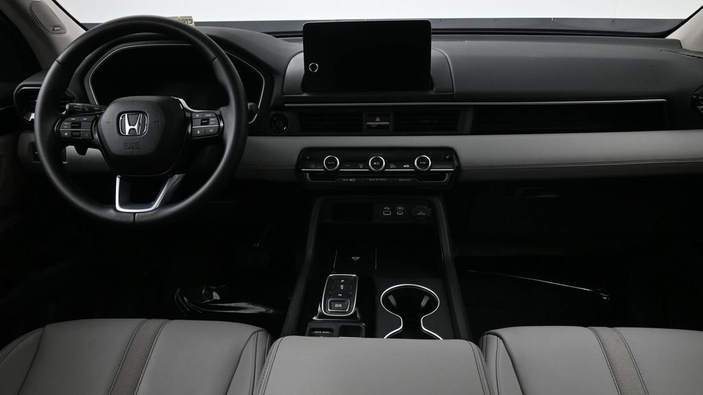 Used 2025 Honda Pilot Touring image 5