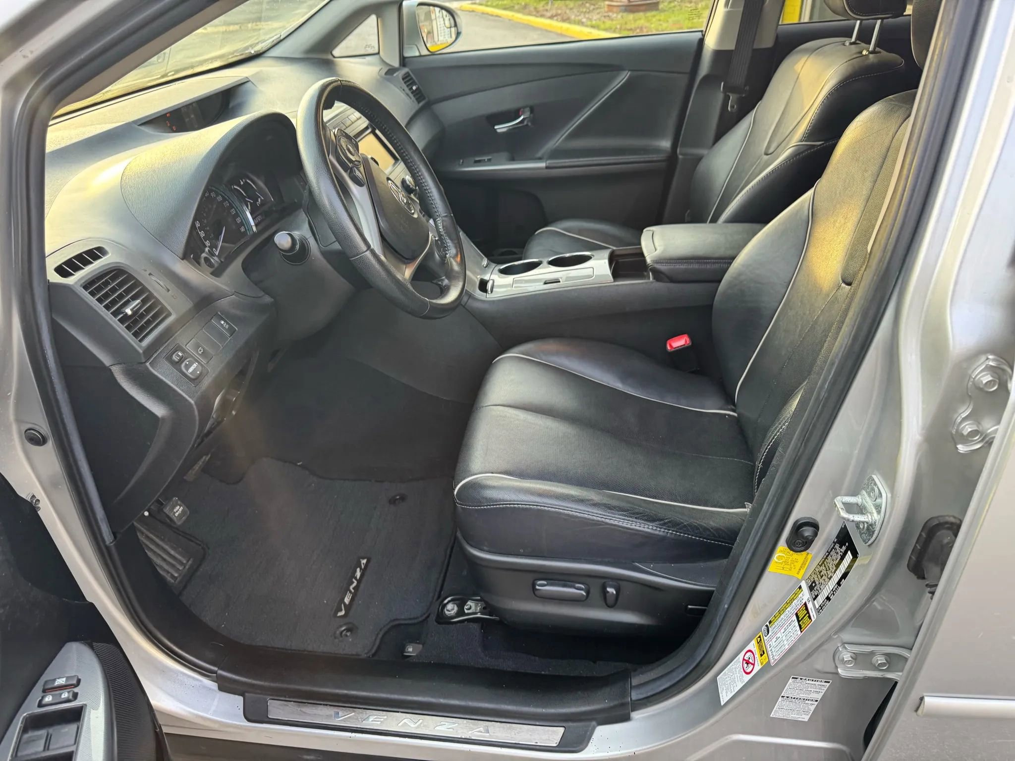 Used 2013 Toyota Venza XLE image 15