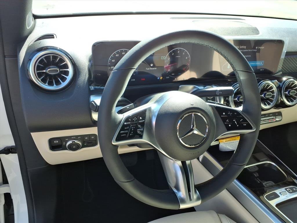 New 2025 Mercedes-Benz GLB 250 4MATIC image 16