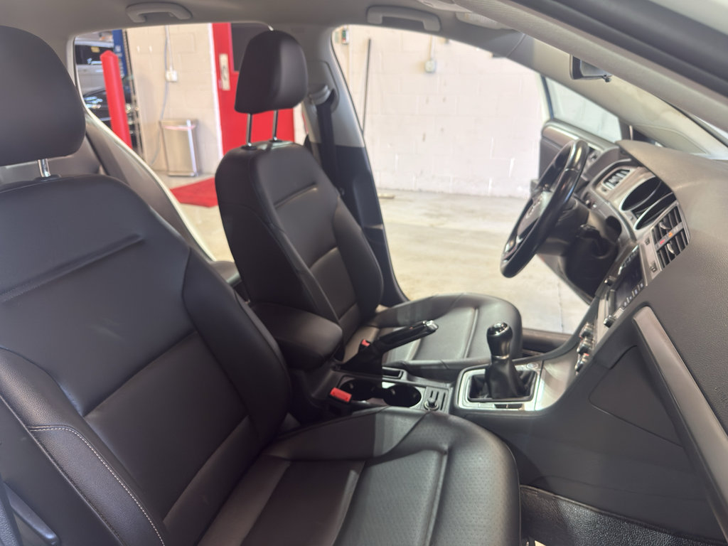Used 2017 Volkswagen Golf Wolfsburg Edition image 20