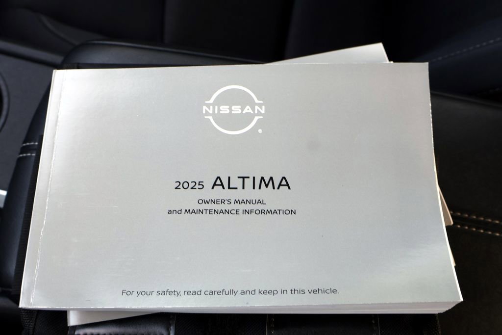 Used 2025 Nissan Altima 2.5 SV FWD image 32