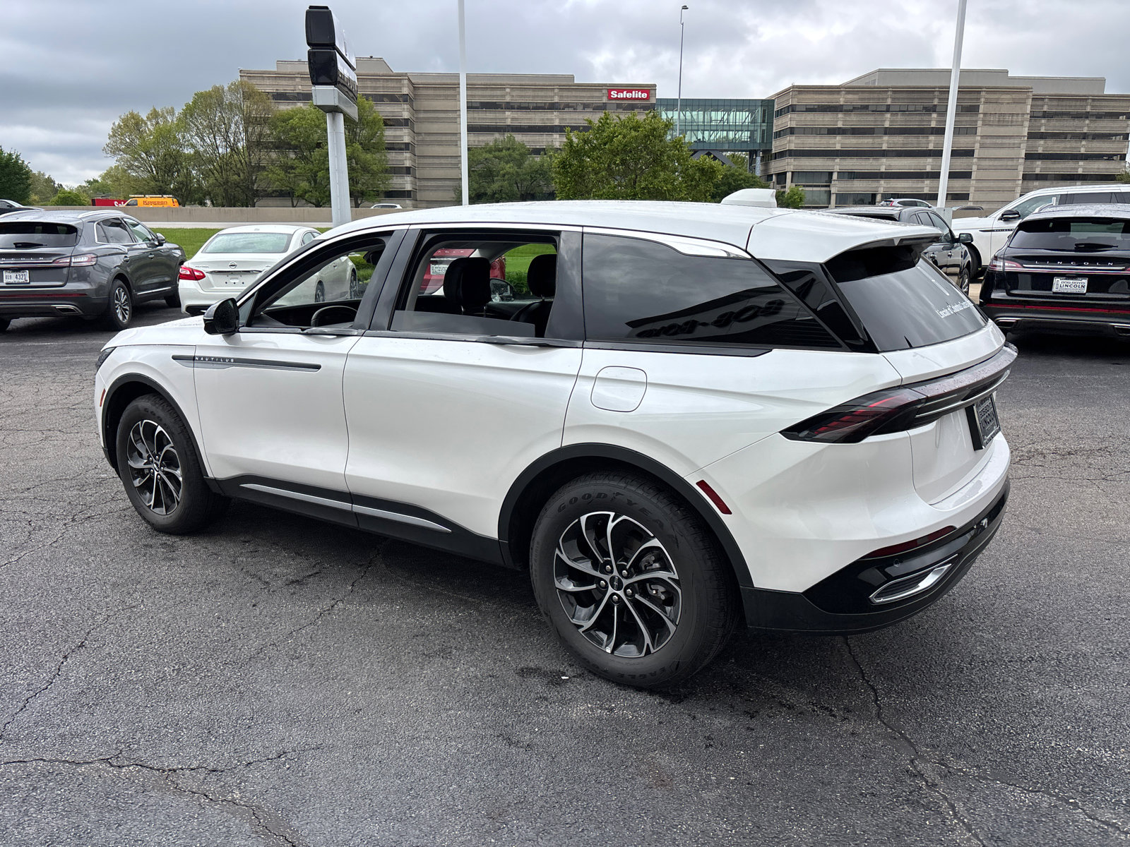 New 2026 Lincoln Nautilus Premier AWD/4WD image 5