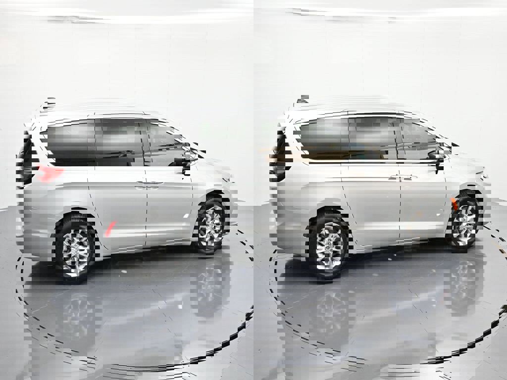 New 2026 Chrysler Pacifica Select image 32