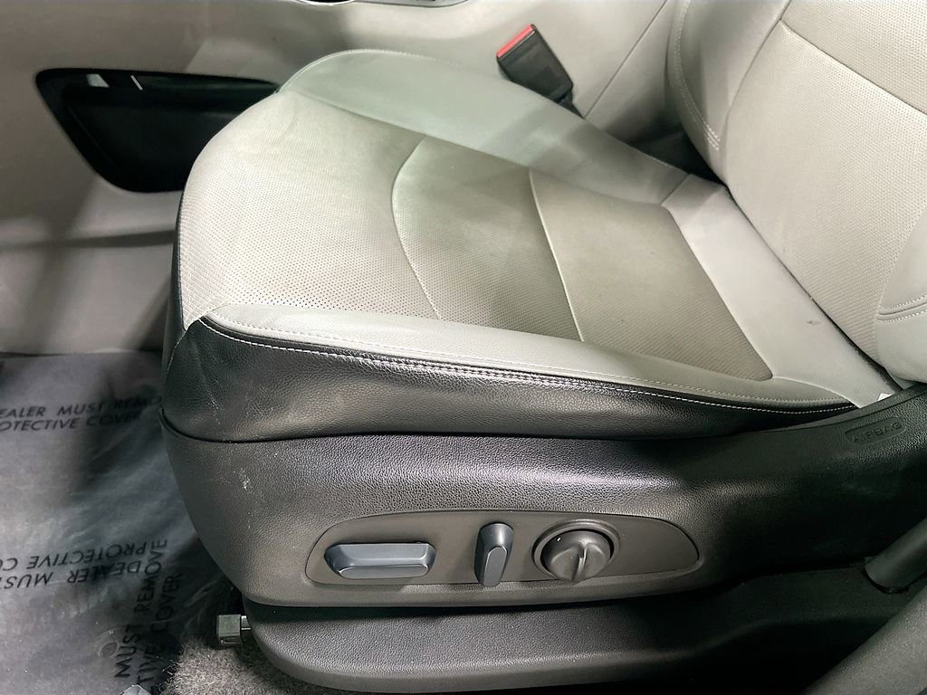 Used 2023 GMC Terrain SLT image 18