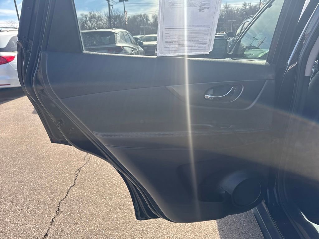 Used 2014 Nissan Rogue SV w/ SV Family Package image 22