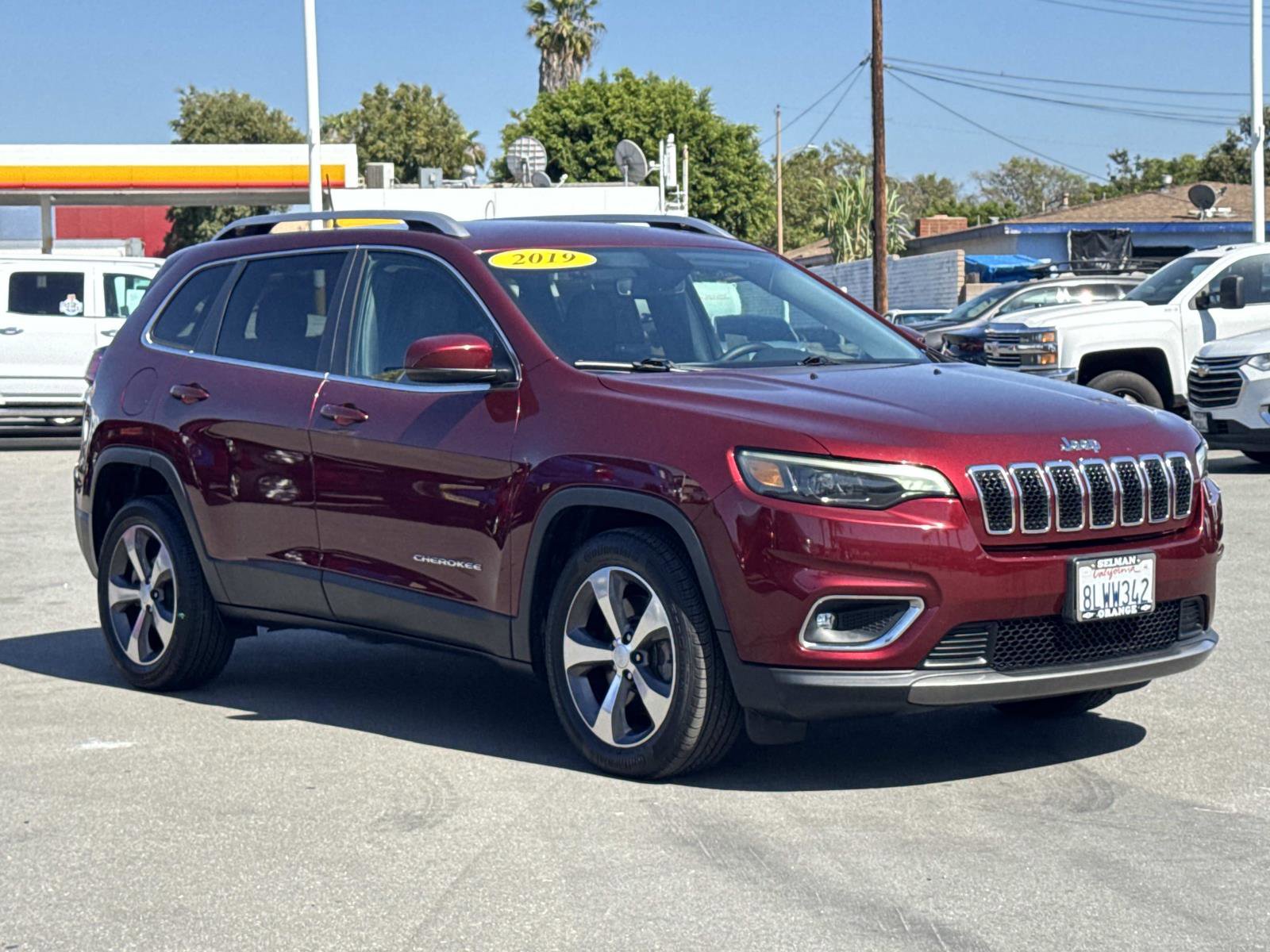 Used 2019 Jeep Cherokee Limited w/ Luxury Group image 3