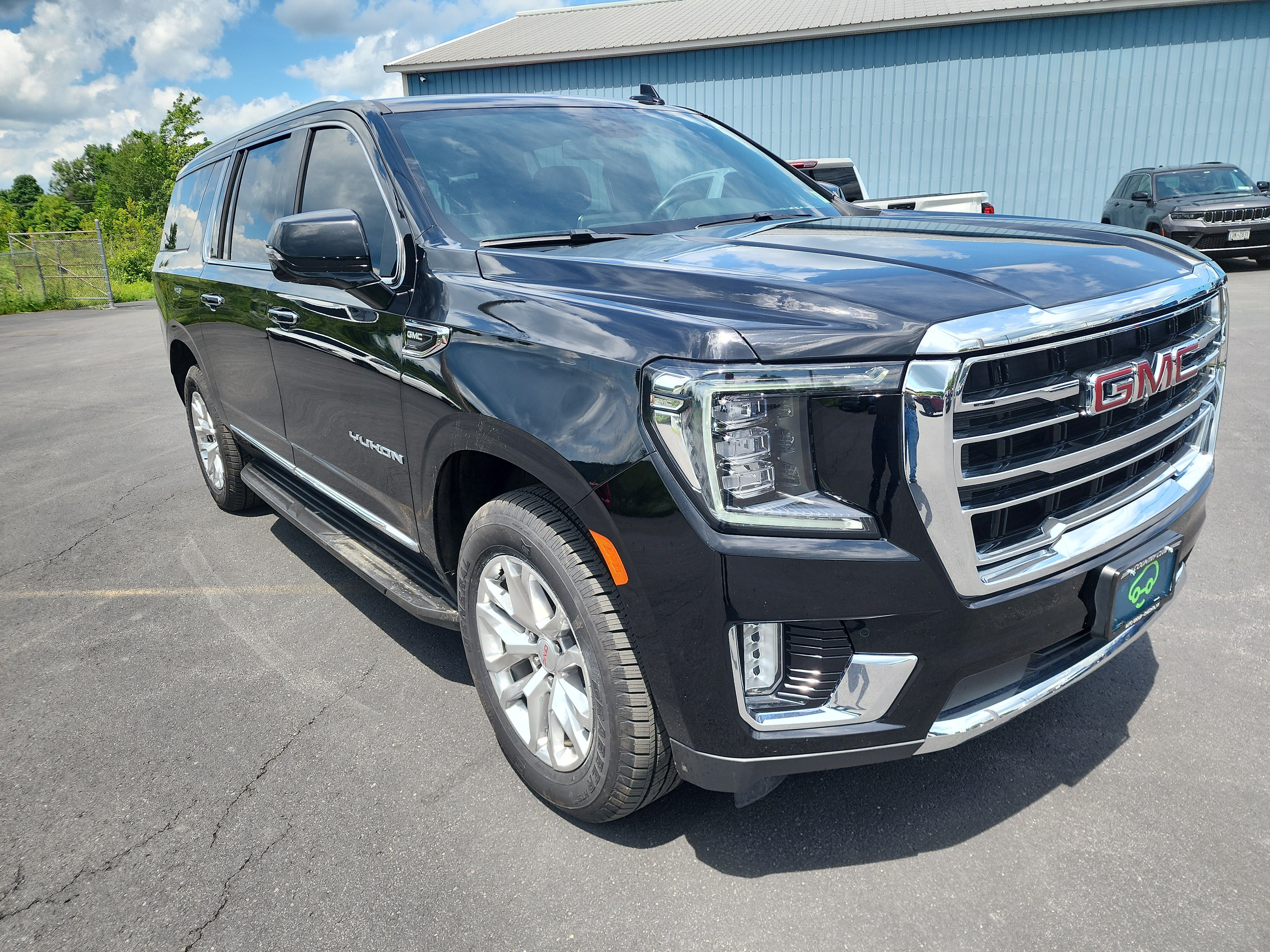 Certified 2024 GMC Yukon XL SLT w/ SLT Luxury Package AWD/4WD image 2