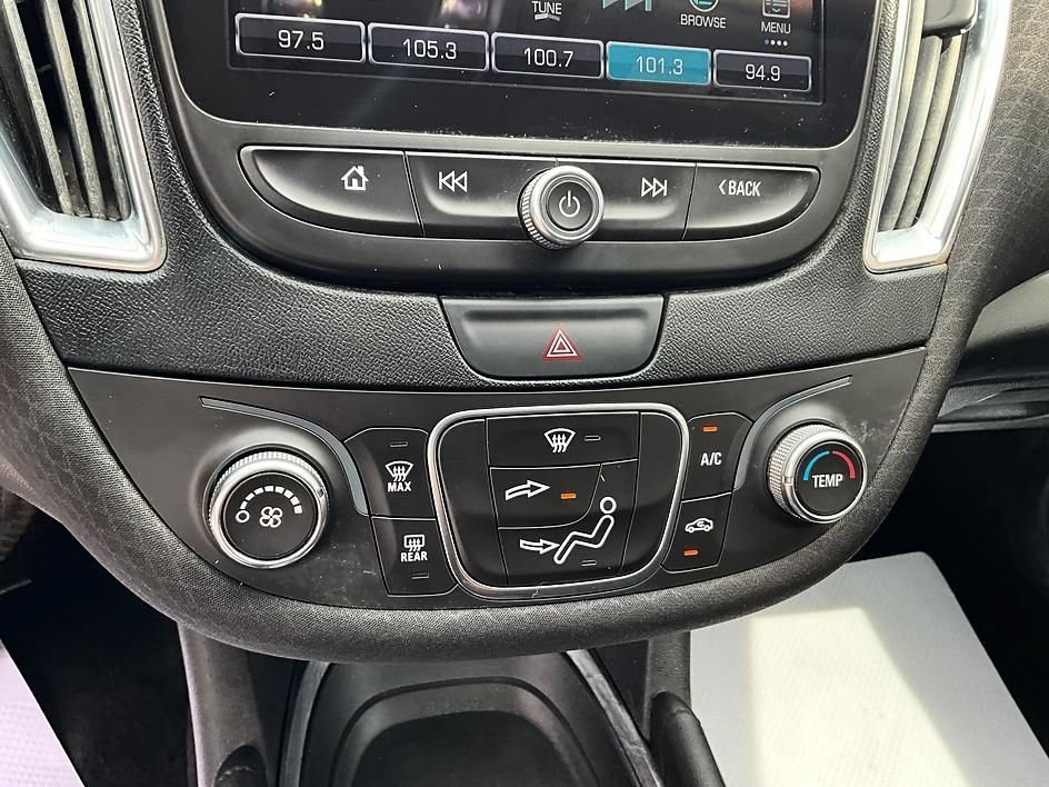 Used 2018 Chevrolet Malibu LT FWD image 22