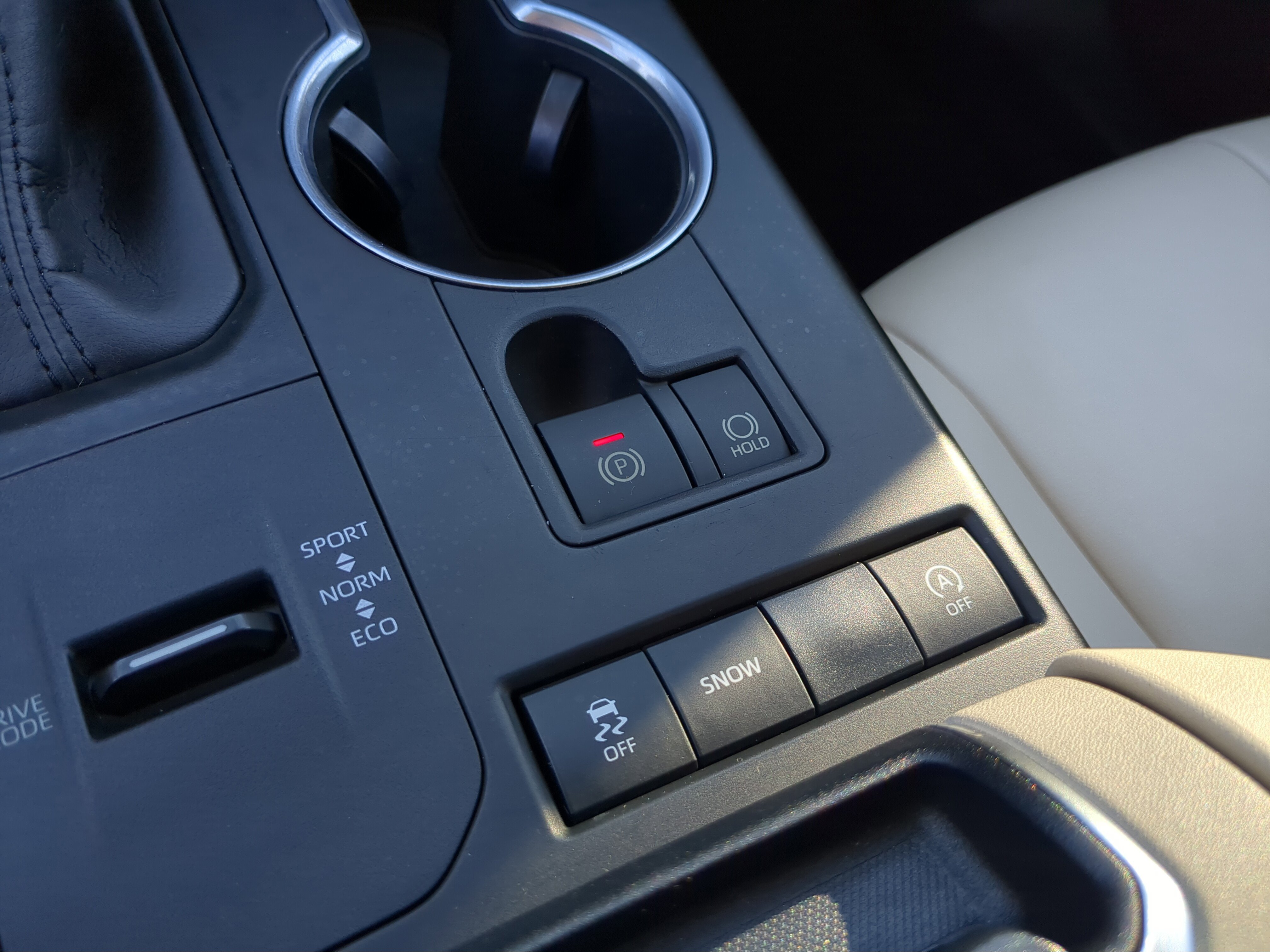 Used 2020 Toyota Highlander XLE image 26