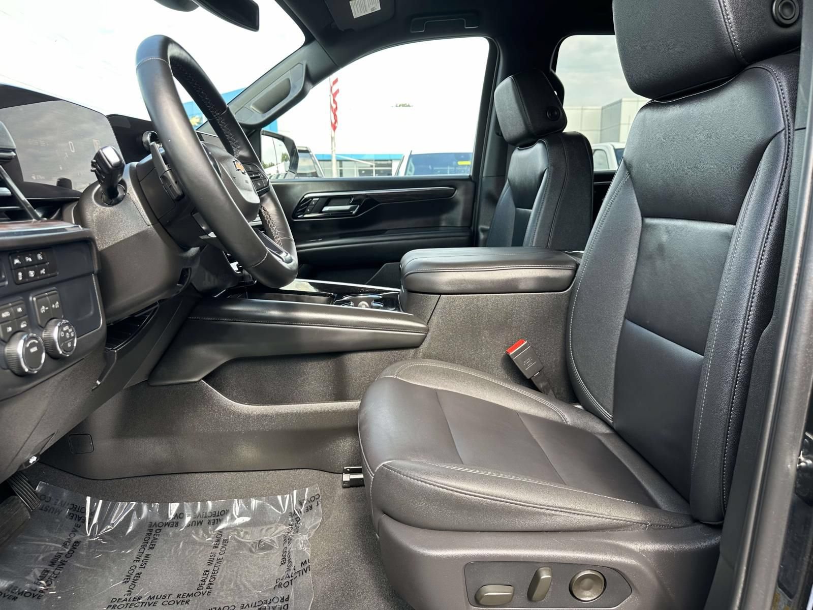 Certified 2026 Chevrolet Suburban LT w/ Comfort Package AWD/4WD image 22