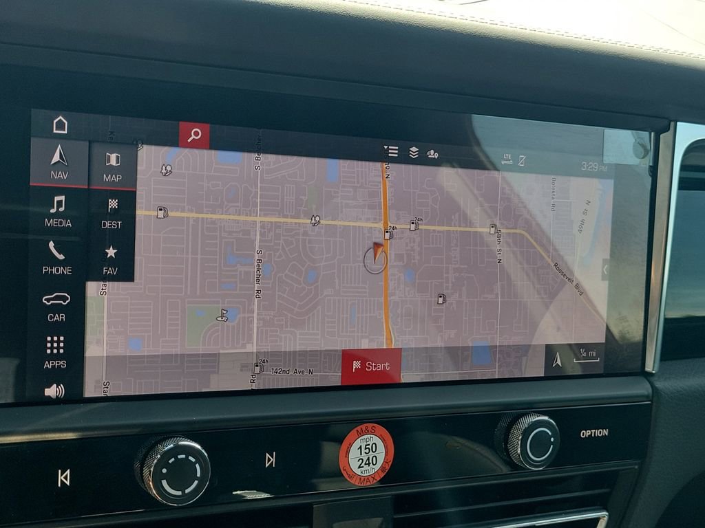 Certified 2025 Porsche Macan image 30