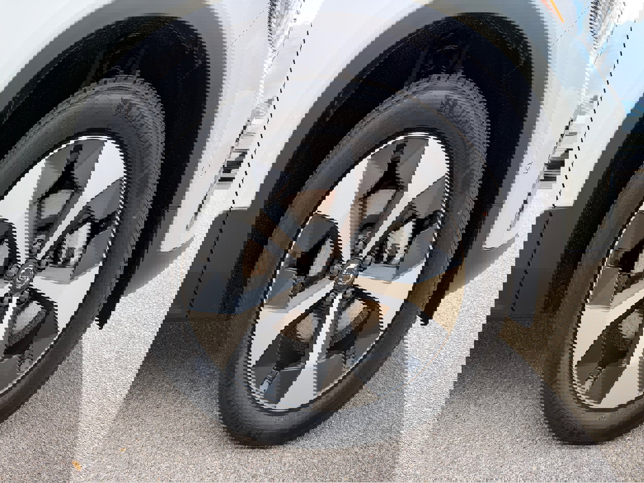 New 2026 Volvo XC40 B5 Plus w/ Protection Package Premier image 7