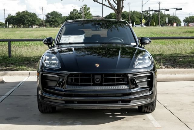 Used 2025 Porsche Macan AWD/4WD image 5