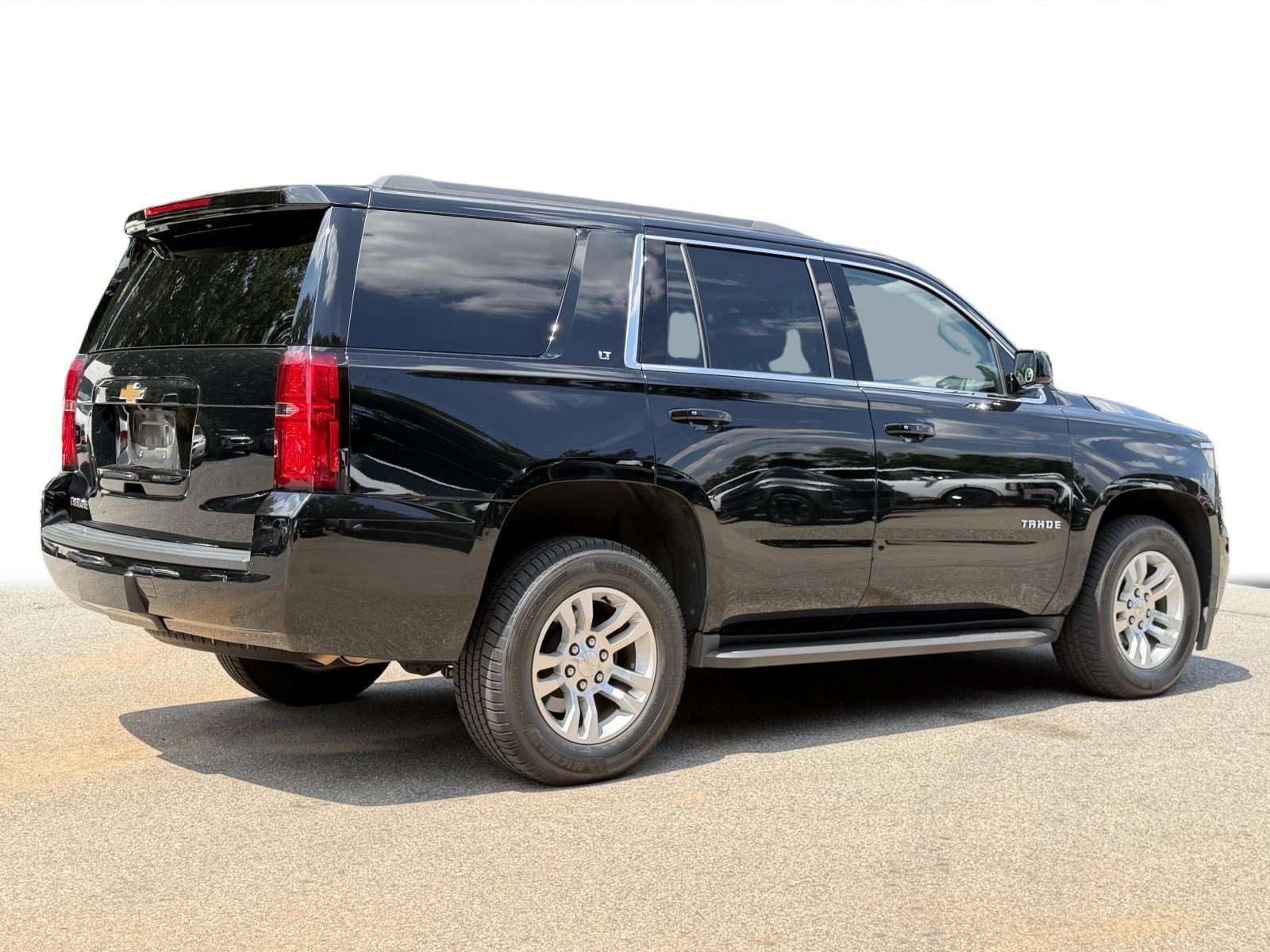 Used 2018 Chevrolet Tahoe LT w/ Luxury Package RWD image 28