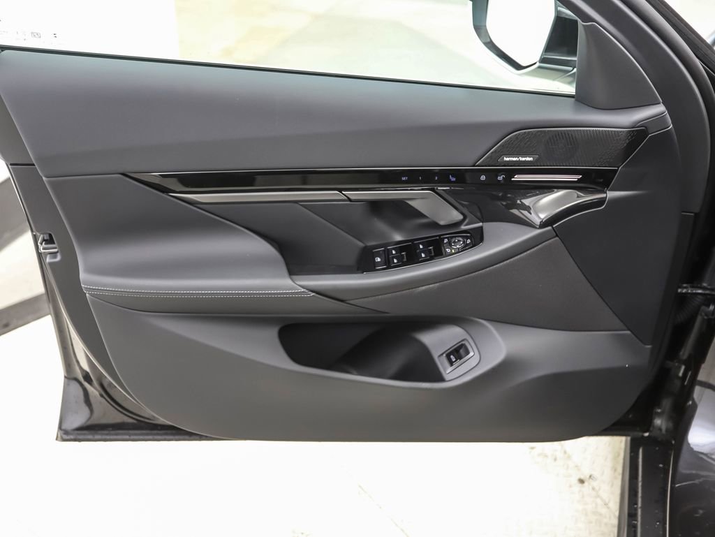 Used 2026 BMW 530i xDrive w/ Premium Package image 10