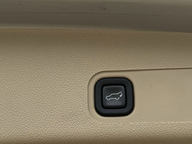 Used 2011 Chevrolet Tahoe LTZ RWD image 32