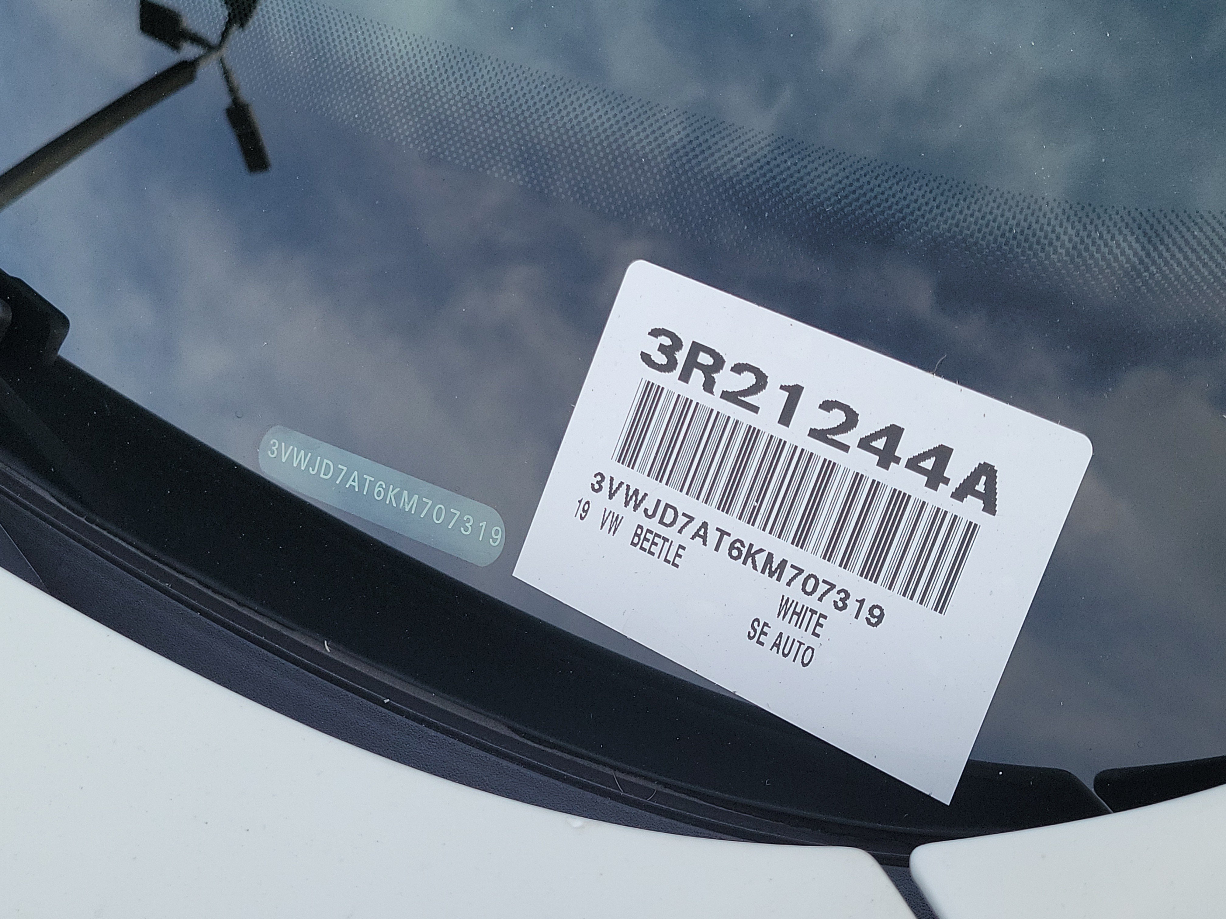 Used 2019 Volkswagen Beetle 2.0T SE FWD image 26