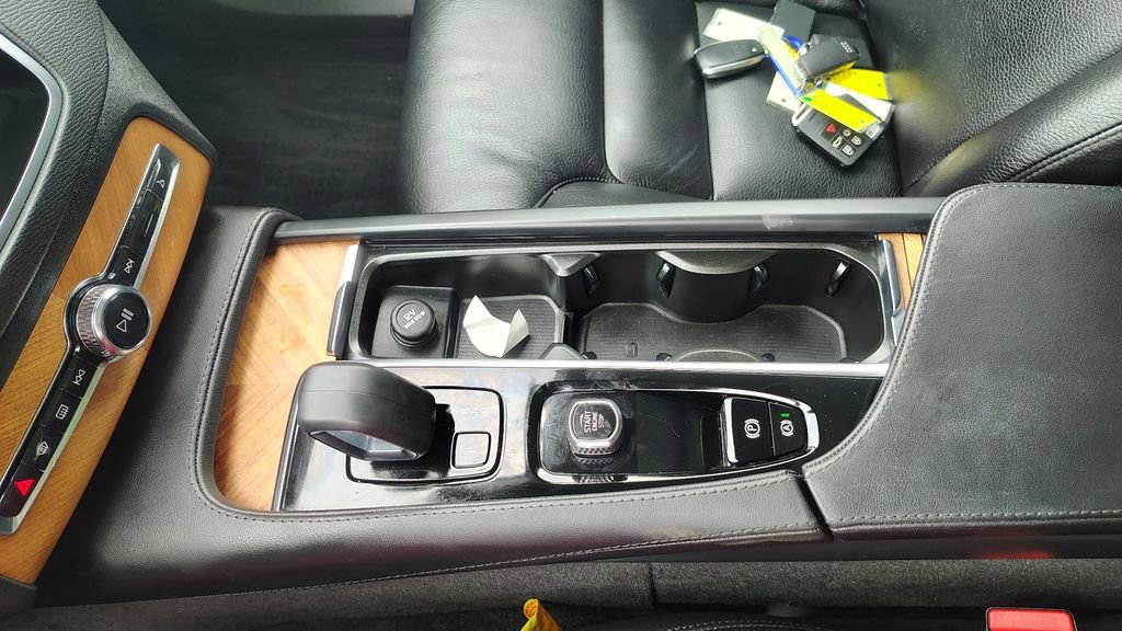 Certified 2023 Volvo XC90 B5 Plus w/ Protection Package Premier image 22