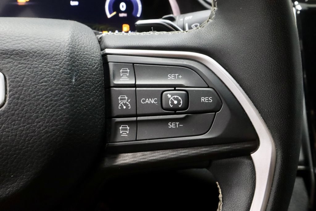 Used 2024 Jeep Grand Cherokee Altitude AWD/4WD image 29