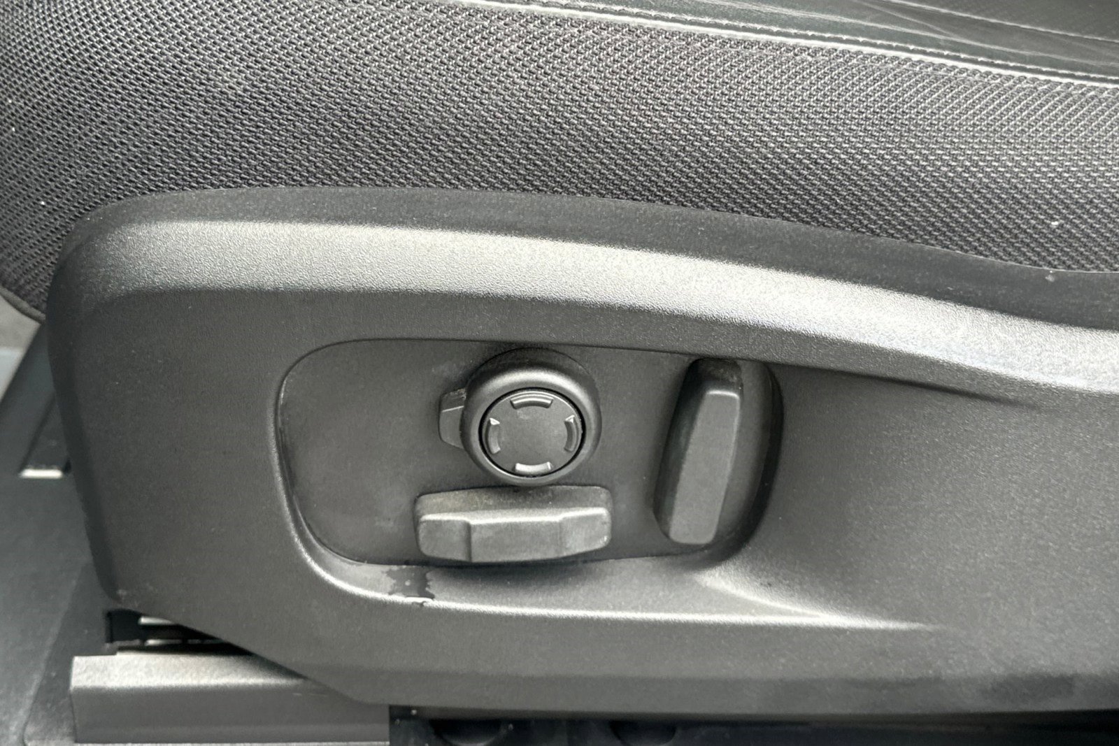 Used 2024 Land Rover Defender 110 X image 17