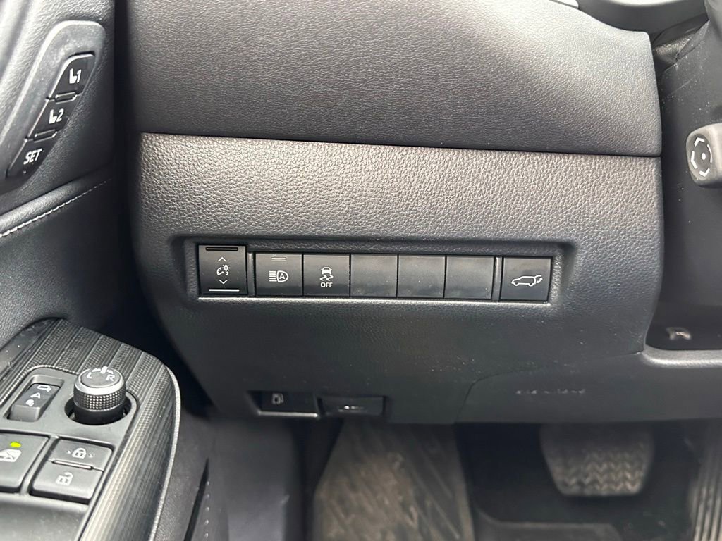 Used 2023 Toyota Venza Nightshade AWD/4WD image 30