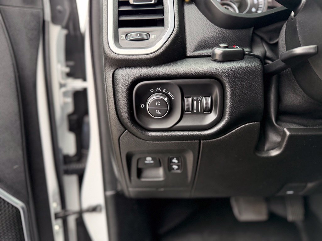 Used 2019 RAM 1500 Laramie AWD/4WD image 23