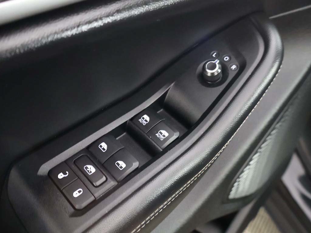 Used 2023 Jeep Grand Cherokee Limited AWD/4WD image 39