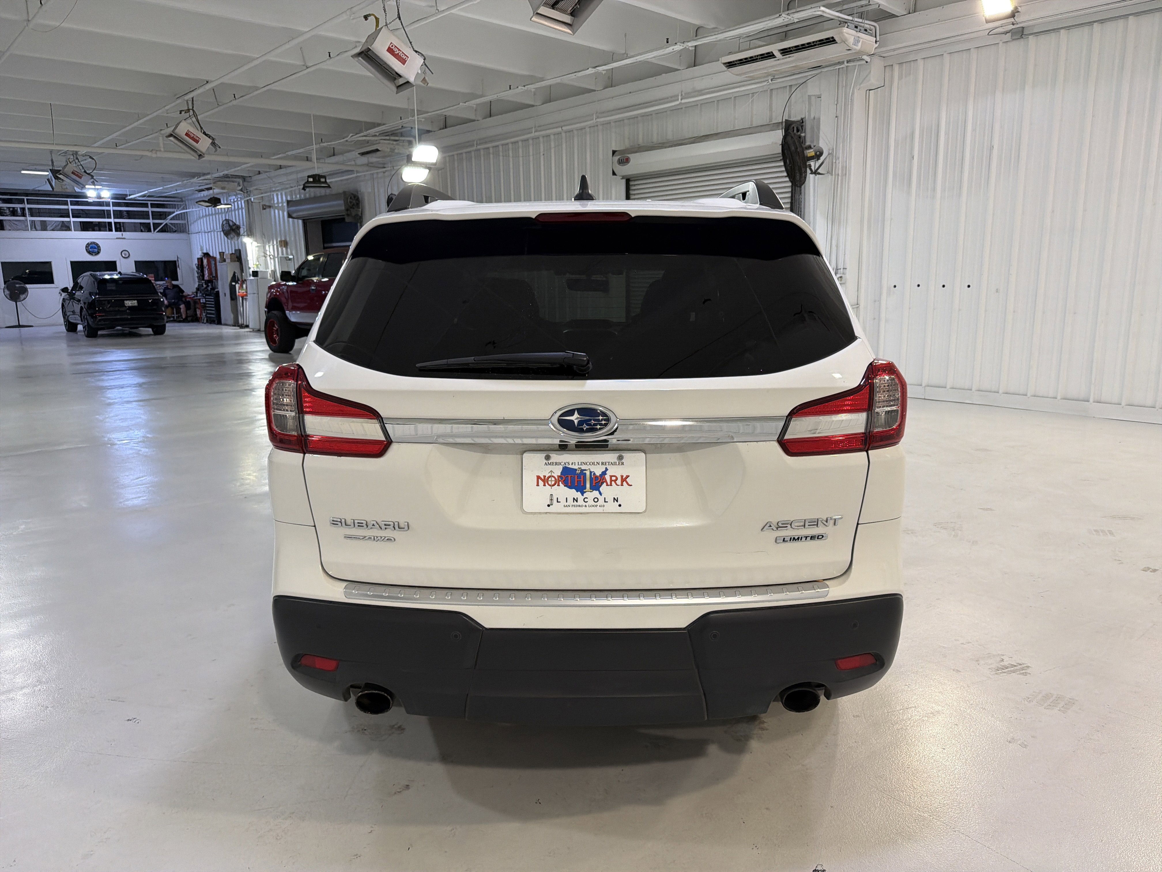 Used 2022 Subaru Ascent Limited w/ Technology Package image 4