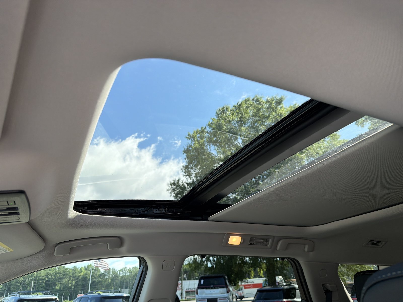 New 2026 Nissan Pathfinder Platinum FWD image 4