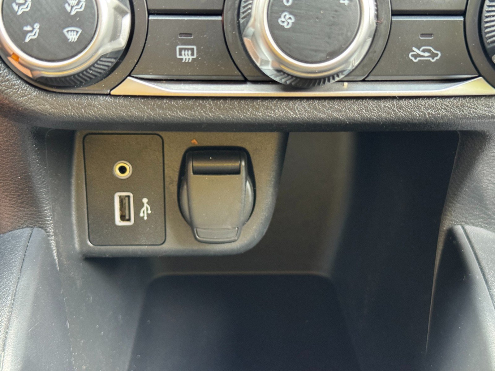 Used 2021 Nissan Versa SV FWD image 24