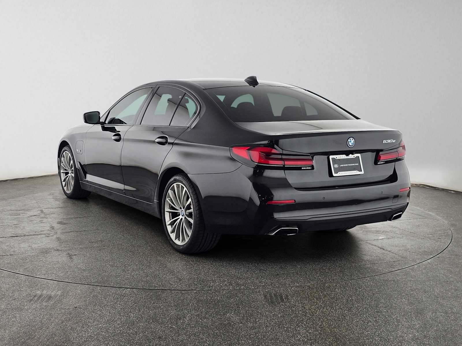 Used 2023 BMW 530e w/ Premium Package RWD image 3