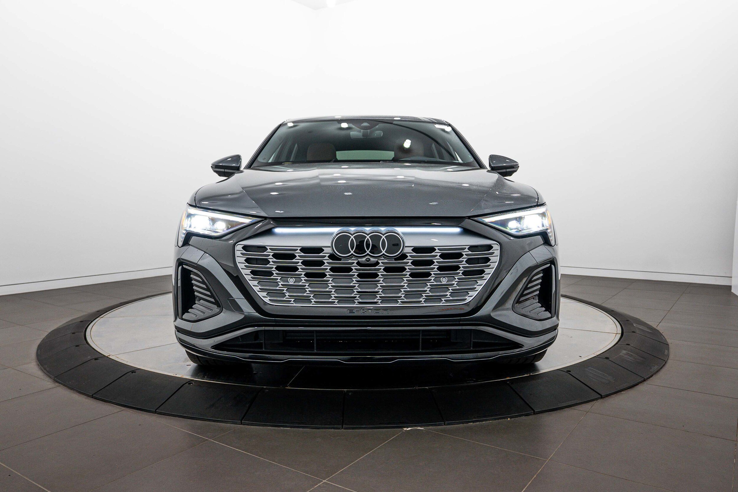 Certified 2024 Audi Q8 e-tron Prestige w/ Prestige Package AWD/4WD image 25