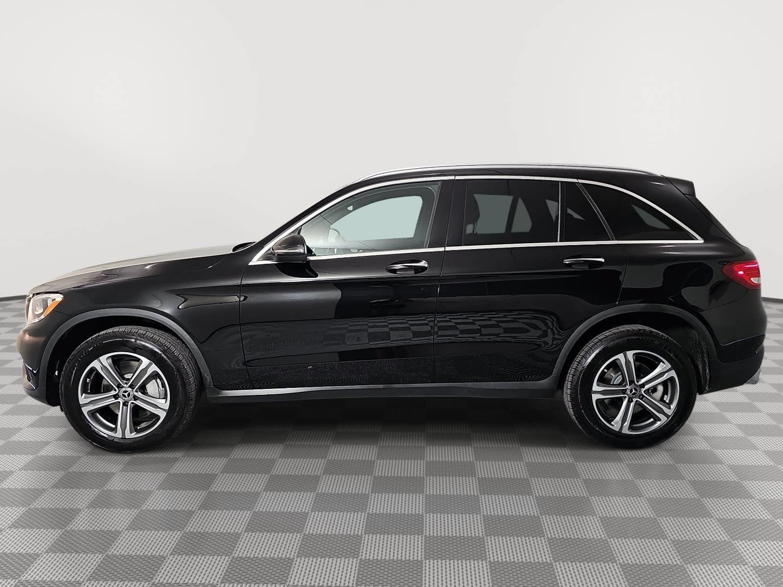 Used 2017 Mercedes-Benz GLC 300 4MATIC image 5
