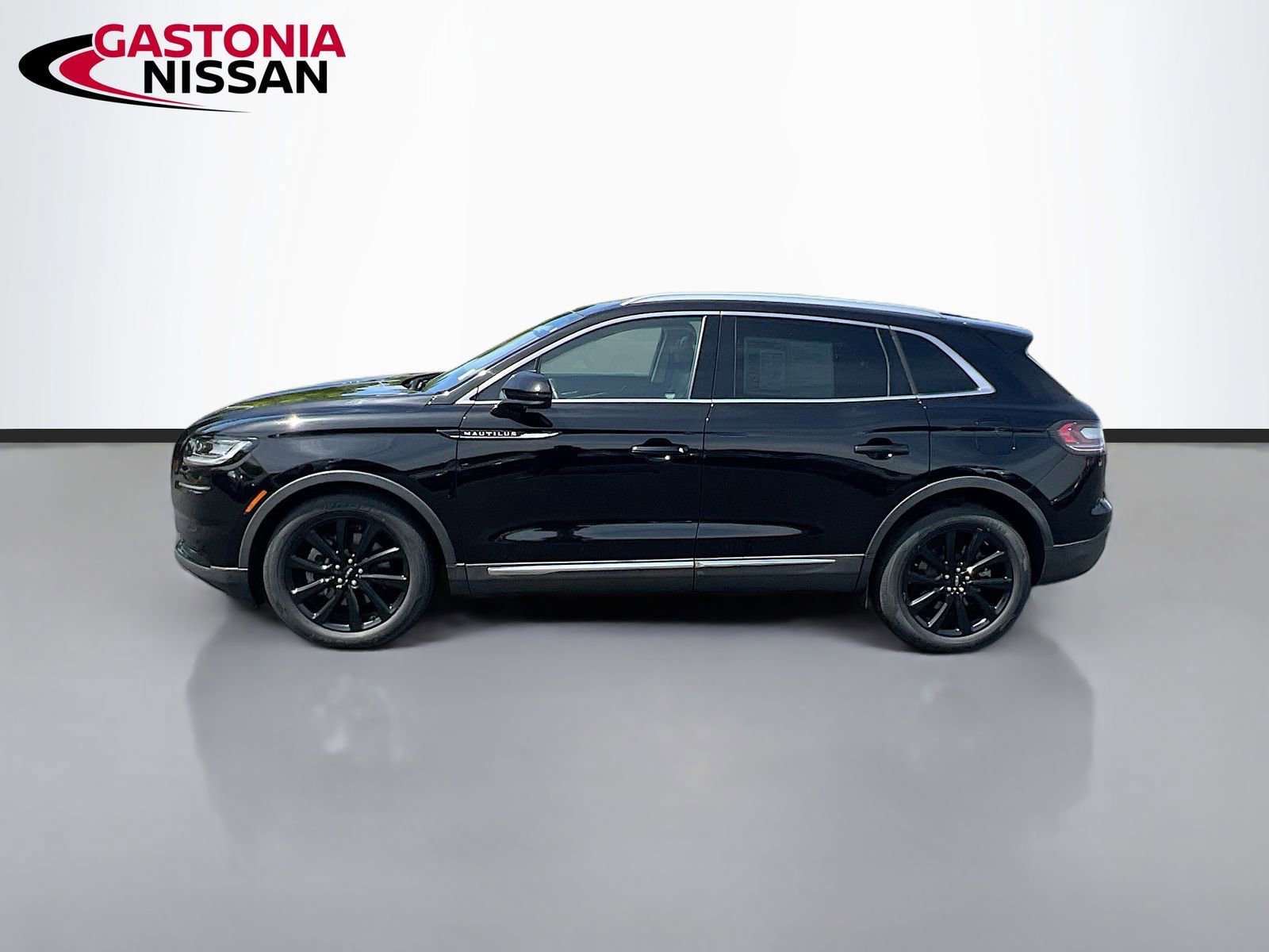 Used 2022 Lincoln Nautilus Reserve w/ Monochromatic Package image 5