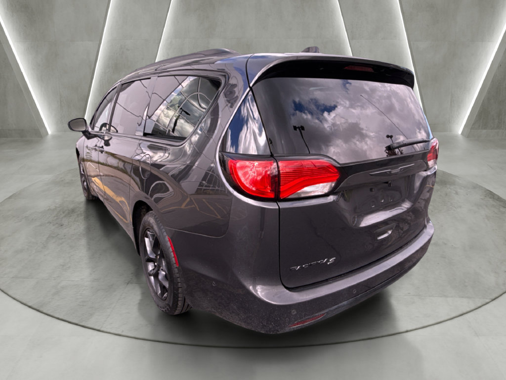 Used 2020 Chrysler Pacifica Touring-L Plus w/ Advanced Safetytec Group FWD image 5