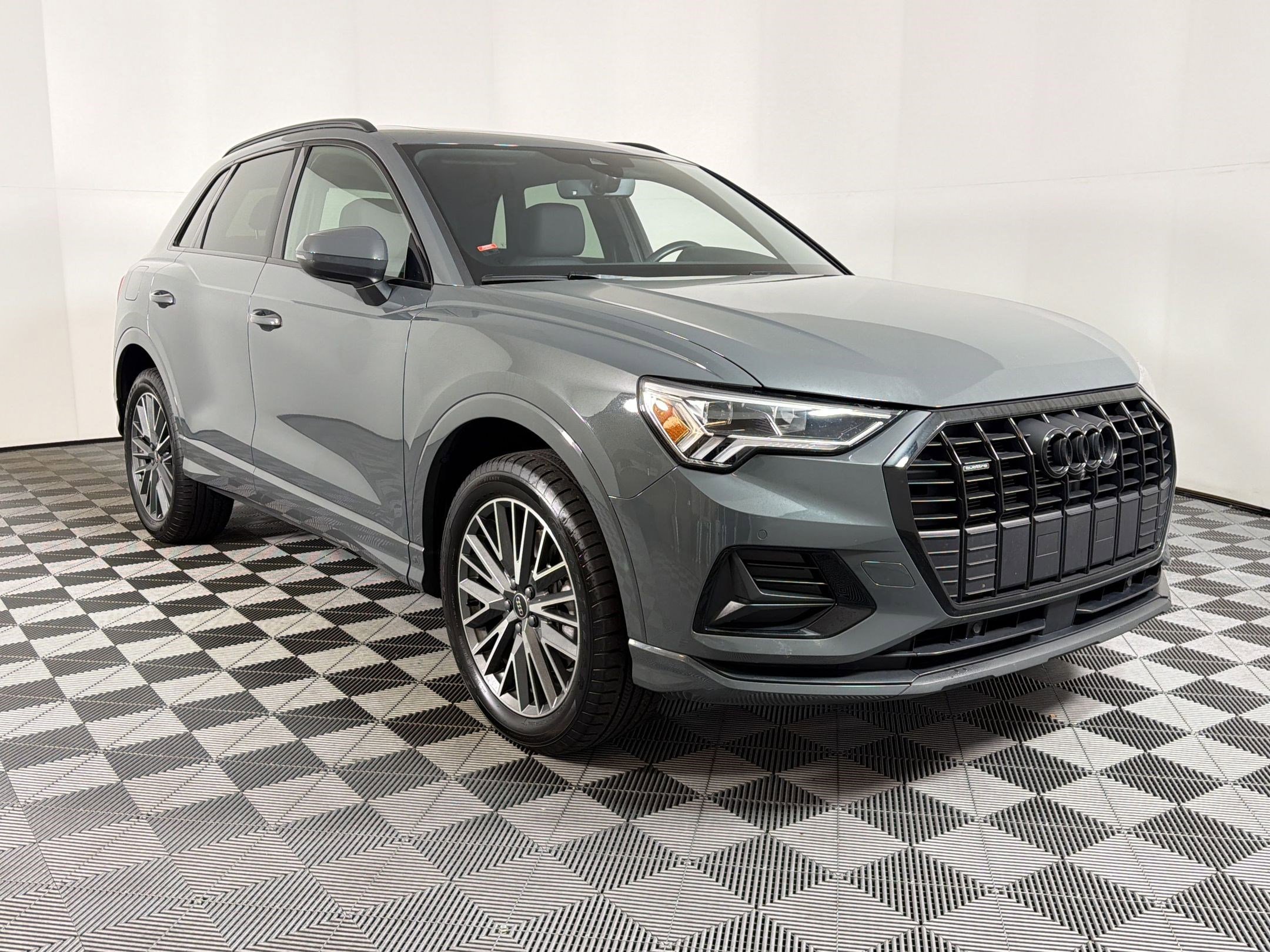 Used 2024 Audi Q3 2.0T Premium Plus w/ Premium Plus Package image 6