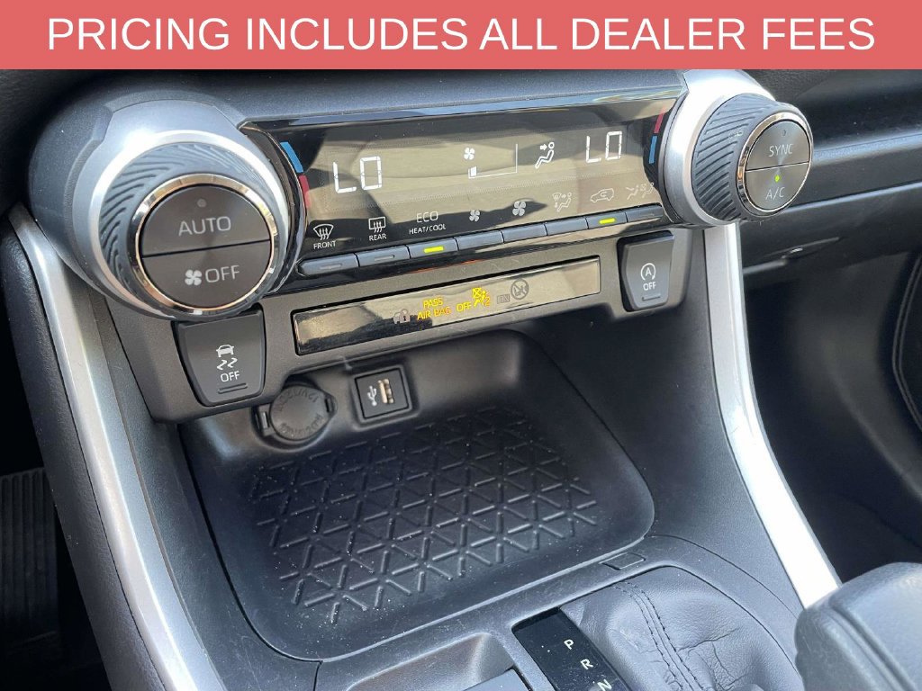 Used 2025 Toyota RAV4 XLE AWD/4WD image 31