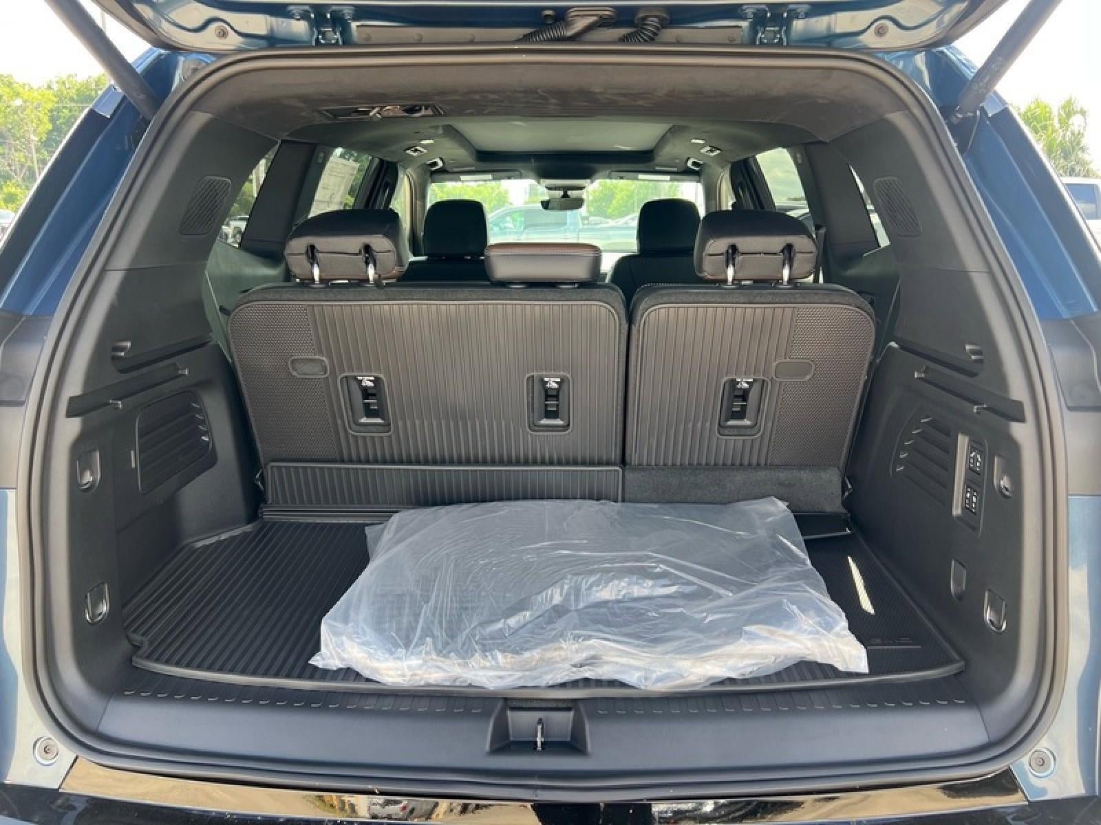 New 2026 GMC Acadia Denali Ultimate w/ LPO, Floor Liner Package FWD image 7