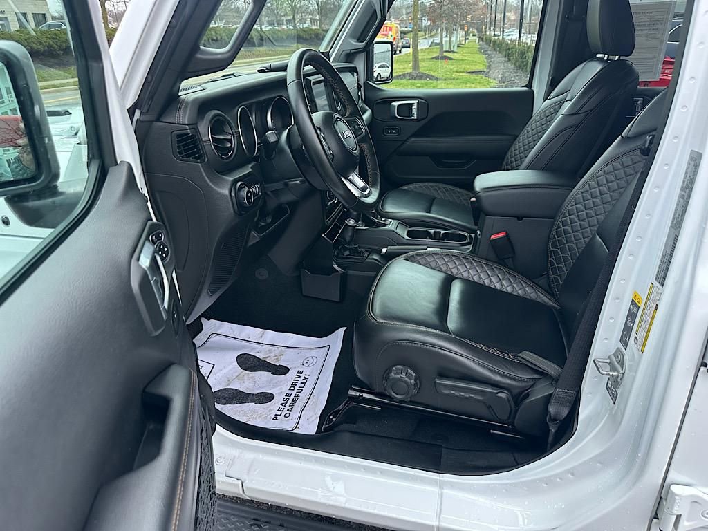Used 2022 Jeep Gladiator Overland image 16