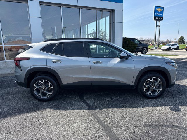 Used 2026 Chevrolet Trax LT w/ Driver Confidence Package image 2