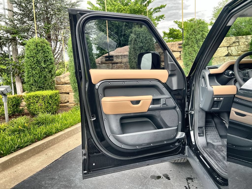 New 2026 Land Rover Defender 110 S AWD/4WD image 17